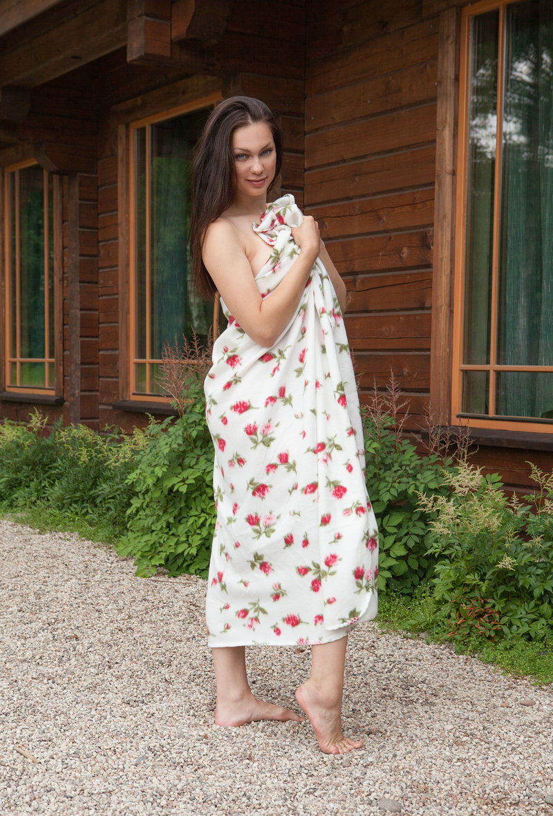 Эмилия, 27